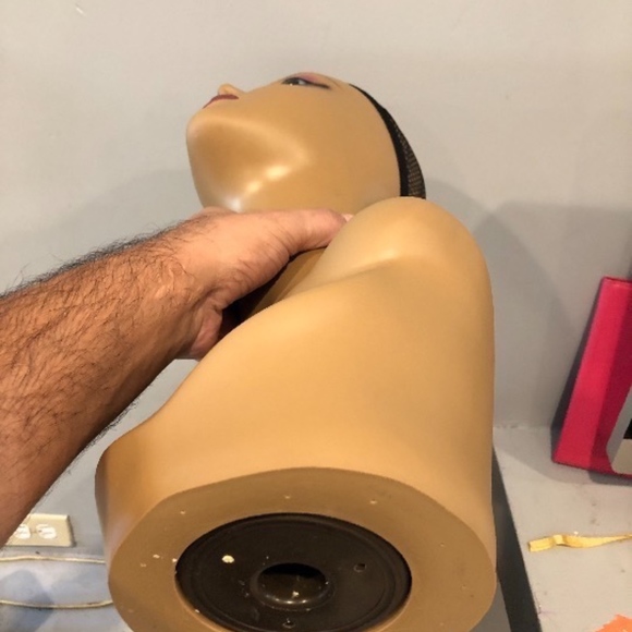 18" Female Head for Wigs, Hats, Sunglasses Jewelry - Picture 4 of 4